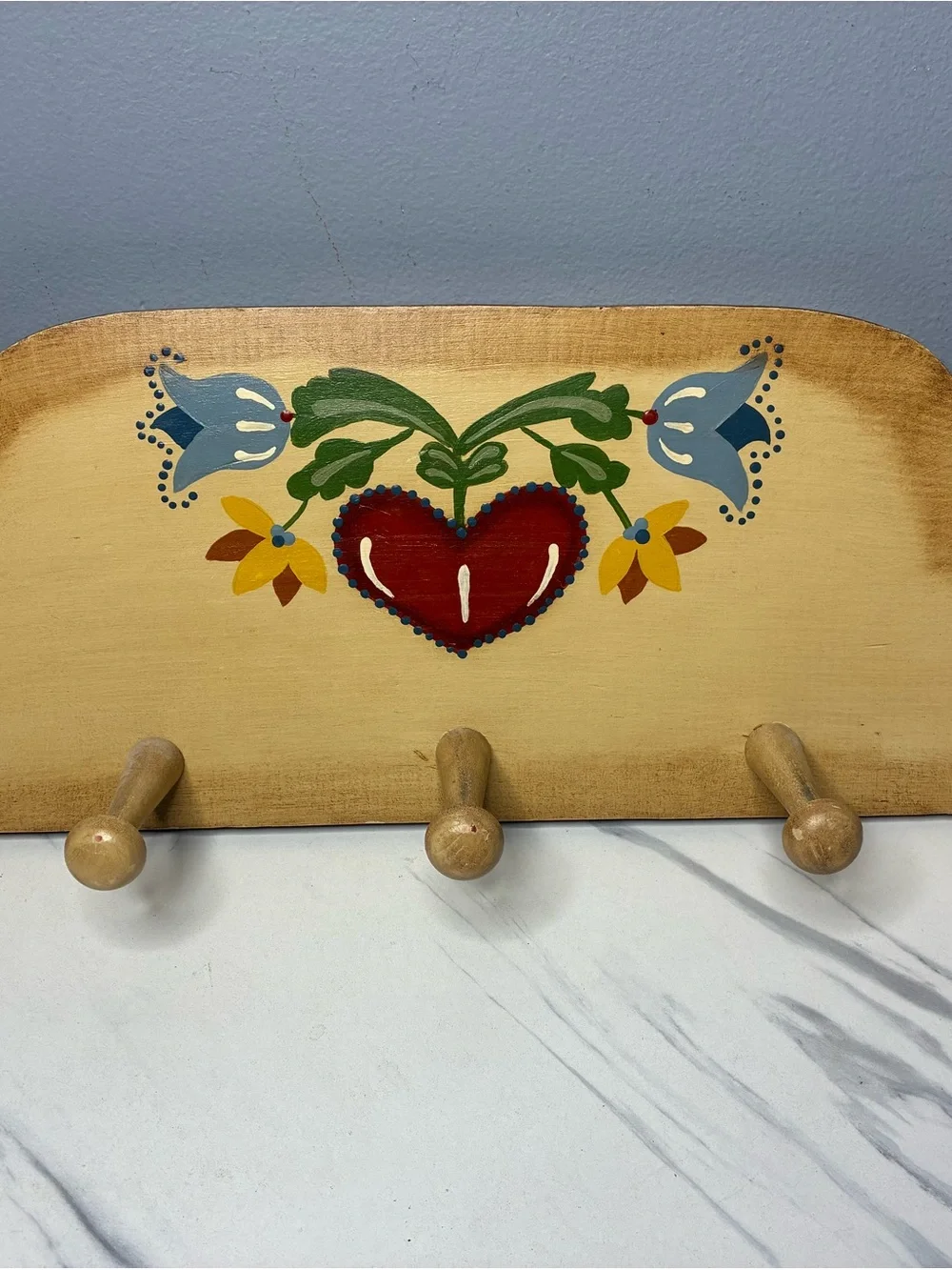 1982 Prairie Pastimes Folk Art Wooden 5 Peg Wall Coat Rack Heart Tulip Decor